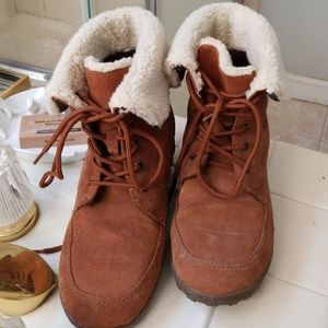 Comfy warm boots SUPER CUTE WITH skinny jeans